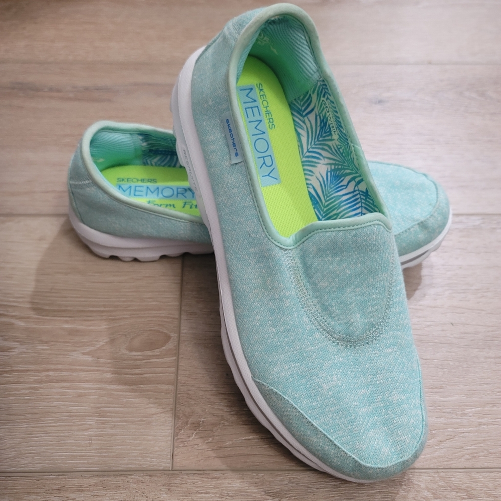 Sketchers Mint Memory Form Fit Women's Shoes, size 8.5